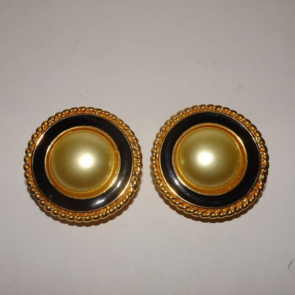 KJL Kenneth Jay Lane Round Button Clip Earrings